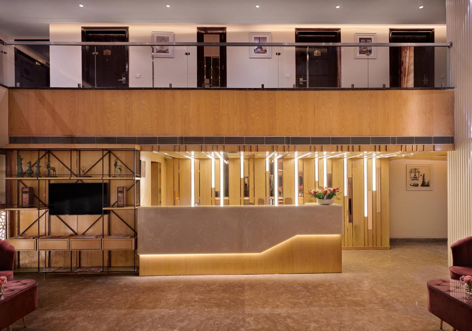 Deventure Sarovar Portico Patel Nagar Yeni Delhi Dış mekan fotoğraf