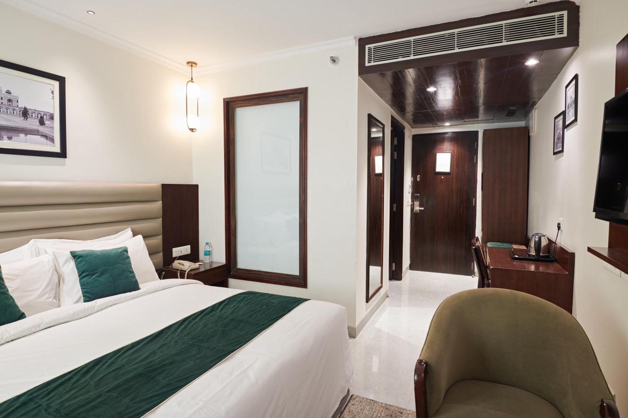 Deventure Sarovar Portico Patel Nagar Yeni Delhi Dış mekan fotoğraf