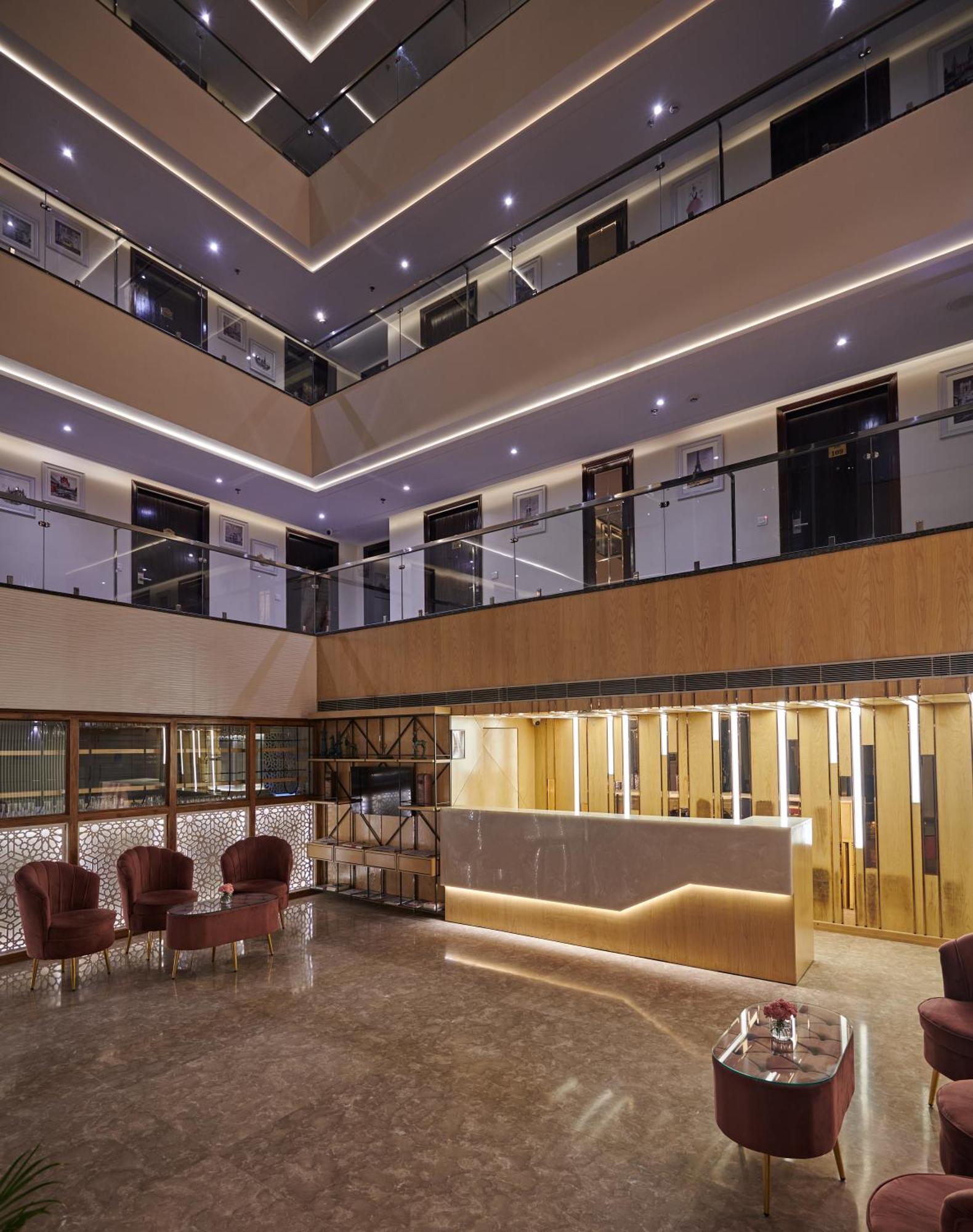 Deventure Sarovar Portico Patel Nagar Yeni Delhi Dış mekan fotoğraf