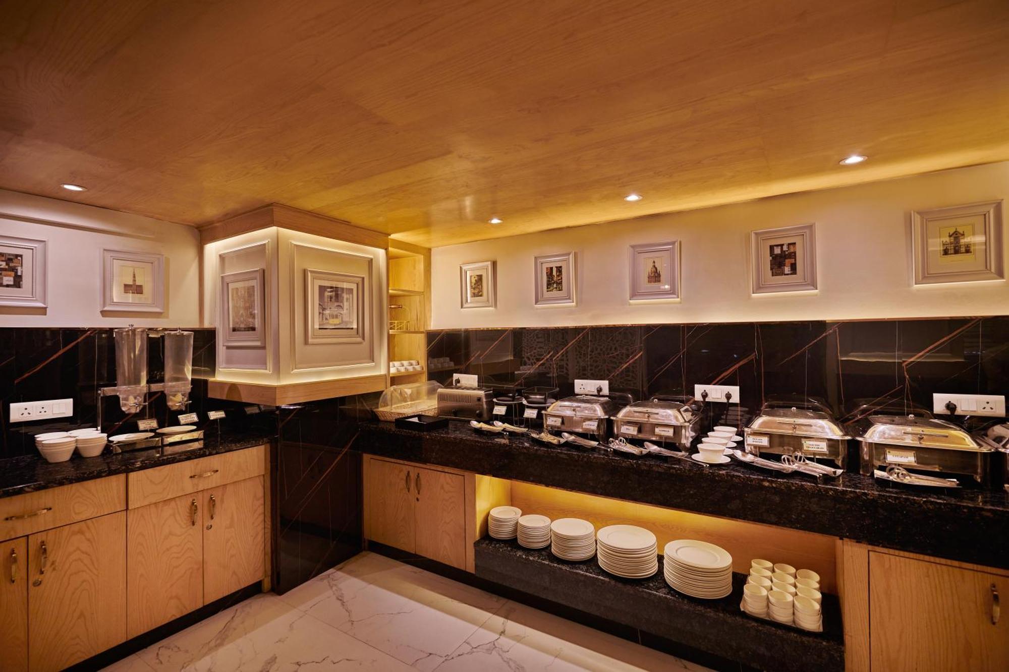 Deventure Sarovar Portico Patel Nagar Yeni Delhi Dış mekan fotoğraf